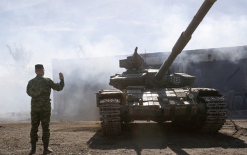 Мать танкиста боевиков выдала его военным под Волновахой: фото