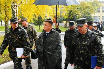 Огромный капитал на обмане семей: как экс-министр обороны Украины устроился в Крыму