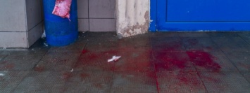 В Днепре в «АТБ» мужчина резал себе вены и кидался на людей с ножом