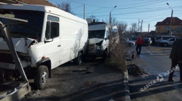В Измаиле столкнулись легковушка и пассажирский автобус: есть пострадавшие (фото)