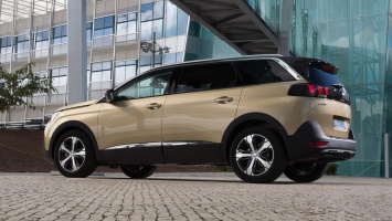 Стали известны российские цены на Peugeot 5008