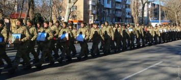 Марш одесской мехбригады: фронтовики прошли по Одессе с портретами павших побратимов (фоторепортаж, видео)