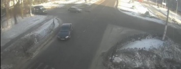 ДТП на пешеходном переходе: автомобиль сбил девушку