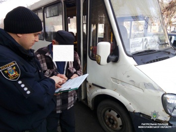 Без водительских прав и на неисправных машинах - полиция за неделю оштрафовала 25 николаевских «маршрутчиков»