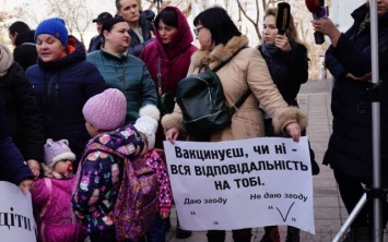 Акция протеста родителей не вакцинированных детей и ответ Минздрава (ФОТО)