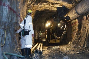 В Южной Африке спасли 955 работников, застрявших под землей в шахте