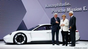 Porsche удвоит расходы на создание электромобилей