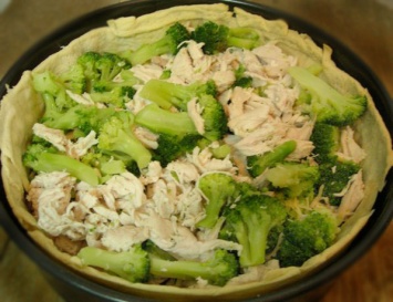 Диетический салат из брокколи с курогрудкой