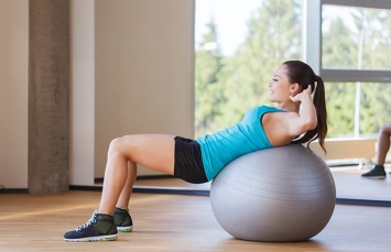 5 Упражнений с мячом для прокачки мышц корпуса