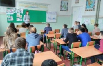 На Херсонщине прокурор провел беседу со школьниками