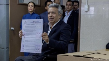 Эквадорцы на референдуме высказались за ограничение числа президентских сроков