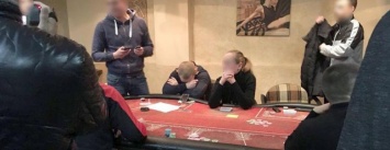 Фишки, карты, игровой стол: в кременчугском кафе работало "традиционное" казино (ФОТО)
