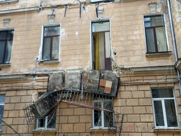 В центре Одессы надстраивают этаж на здании, где обвалились балконы