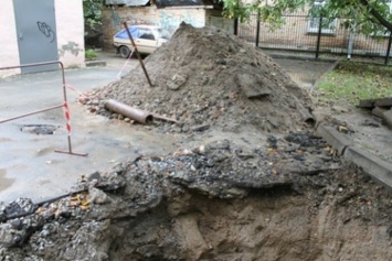 Двое детей погибли в не засыпанной водопроводной яме