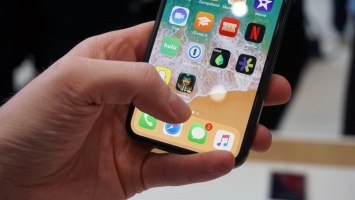 IPhone X не принимает звонки и зависает