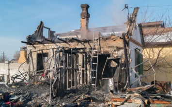 Днепряне организовали сбор средств для матери, потерявшей дочь при пожаре