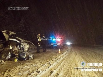 ДТП на Ивано-Франковщине: автоледи на Toyota Corolla вылетела под MAN - погибло двое. ФОТО