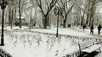 Утро в Одессе началось со снега, пробок и скользкой дороги (фото)