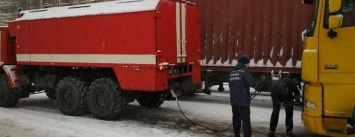 Из-за снега на Варваровском мосту пробка, - ФОТО, ВИДЕО