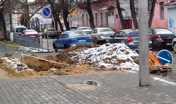 В центре Херсона "возводят редуты" - охраняют военкомат? (фотофакт)