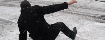 Падение на льду: в Славянске участились тяжелые случаи травматизма