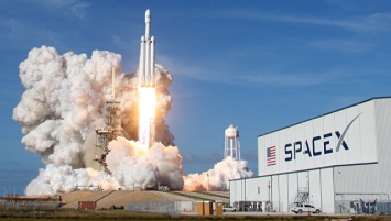 В "Роскосмосе" назвали запуск Falcon Heavy "очень хорошим трюком"