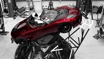 Илон Маск опубликовал последнее фото манекена в Tesla Roadster в космосе