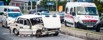 В Запорожье маршрутчик с пассажирами влетел в "Жигули" - водитель легковушки погиб