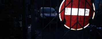 В Запорожье патрульные эвакуировали иномарку, перекрывшую въезд в школу, - ФОТО
