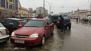 В Днепре водители подрались из-за парковки: пострадал один человек