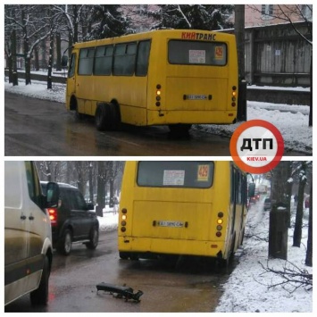 В Киеве у маршрутки прямо во время движения отвалились колеса. Фото