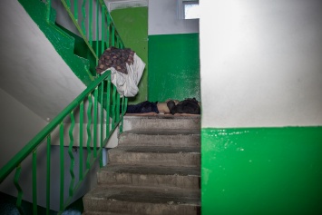 ЧП в Днепре: мужчина упал с лестницы