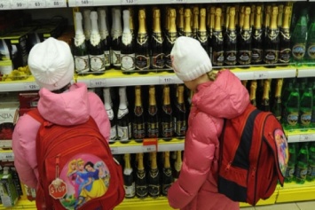 На Днепропетровщине несовершеннолетним продают алкоголь