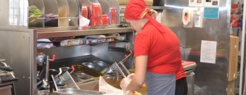 Экскурсия по кухне KFC: как готовят ваши любимые блюда (ФОТО)
