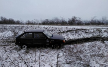 На государственной трассе в Запорожской области ЧП из-за снегопада