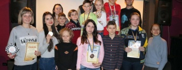 Каменчане завоевали 20 медалей чемпионата Украины по шашкам