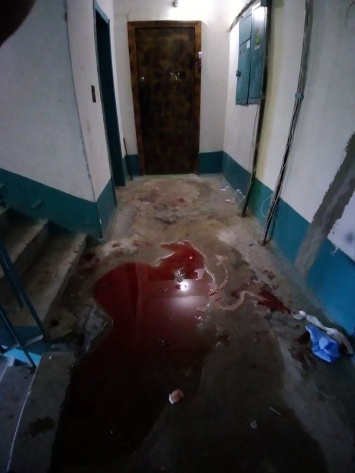 «Истекая кровью, стучал в квартиры». Соцсети: В Луганске раненый просил вызвать «скорую» (Фото)