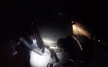 На окраине села Ивановка на полевой дороге в грязи застряли две иномарки