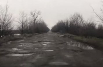 Дорога под Мелитополем шокирует состоянием полотна (видео)