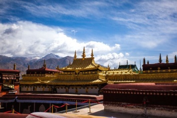 В одной из знаменитых святынь Тибета вспыхнул пожар