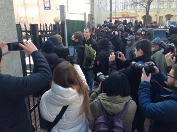 После погрома, устроенного радикалами, посольство РФ направило ноту протеста в МИД Украины