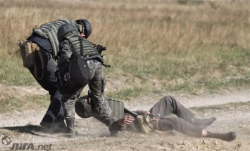 В Донбассе погиб украинский военный, трое получили ранения - штаб