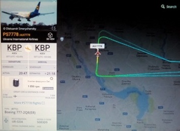 Самолет, выполнявший авиарейс Киев-Херсон, развернули на полпути