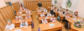 Горсовет Днепра просит у правительства повышения зарплат учителям