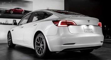 В России продается подержанная Tesla Model 3