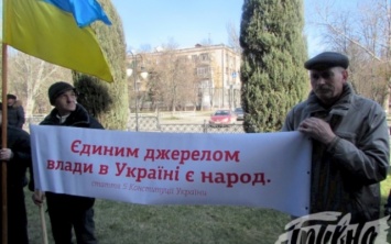 Поддержать мэра Яковлева во время суда приехали скадовчане и нардепы