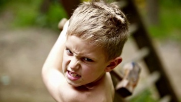 Психологи: на капризных детей не действуют даже взятки