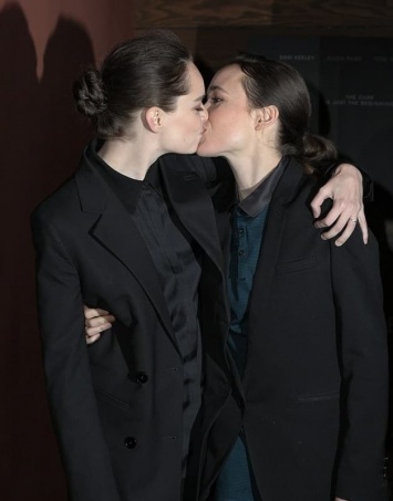 Новобрачные Эллен Пейдж и Эмма Портнер сливались в поцелуях на премьере фильма The Cured (ФОТО)
