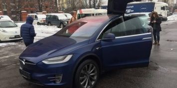 Закон работает как надо: в Украину привезли первую Tesla Model X c «нулевым» НДС
