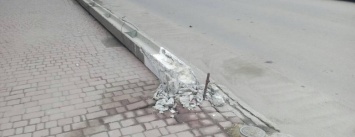 ДТП в Кропивницком: "ВАЗ" уничтожил электроопору. ФОТО